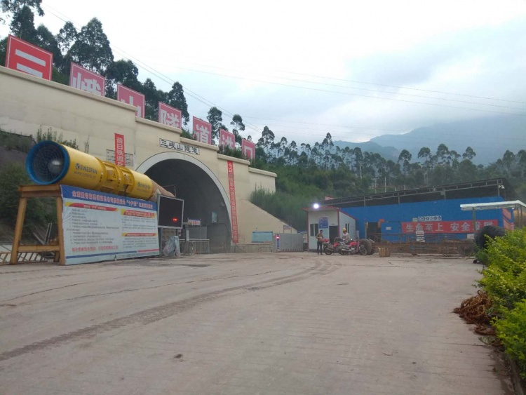 重庆至黔江高铁路基沉降观测